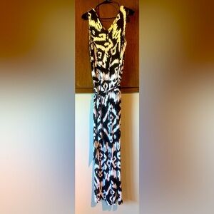 BOLD Black & White Chico’s Jumpsuit sleeveless V neck with belt Size 1